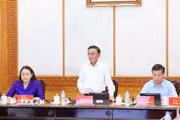 Đồng chí Trần Cẩm Tú, Ủy viên Bộ Chính trị, Thường trực Ban Bí thư phát biểu chỉ đạo cuộc họp. (Ảnh: Phương Hoa/TTXVN)