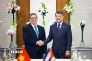 Thủ tướng Lê Minh Hưng tiếp Bộ trưởng Ngoại giao Cuba Bruno Rodríguez Parrilla. (Ảnh: Dương Giang/TTXVN)
