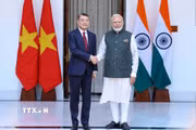 Thủ tướng Lê Minh Hưng gặp Thủ tướng Cộng hòa Ấn Độ Narendra Modi. (Ảnh: Dương Giang/TTXVN)