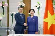 Thủ tướng Lê Minh Hưng tiếp bà Zou Jiayi (Trâu Gia Di), Chủ tịch Ngân hàng Đầu tư Cơ sở hạ tầng Châu Á (AIIB). (Ảnh: Dương Giang/TTXVN)