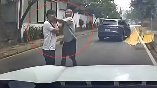 Công an Phú Thọ điều tra vụ tài xế ôtô bị đánh gục giữa đường 