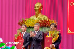 Từ trái qua: Ông Phạm Đức Ấn, Phó Bí thư Thành ủy Đà Nẵng; ông Lê Minh Hưng, Ủy viên Bộ Chính trị, Bí thư Trung ương Đảng, Trưởng Ban tổ chức Trung ương; ông Lương Nguyễn Minh Triết, Ủy viên dự khuyết Trung ương Đảng, Bí thư Thành ủy Đà Nẵng. (Ảnh: Thanh Phong/Vietnam+)
