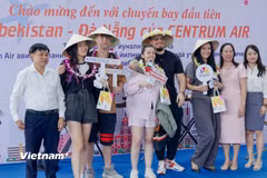 Đoàn du khách từ Uzbekistan đến Đà Nẵng du lịch. (Ảnh: Thanh Phong/Vietnam+)