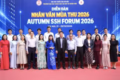 Các đại biểu chụp ảnh lưu niệm tại sự kiện. (Ảnh: Vietnam+)