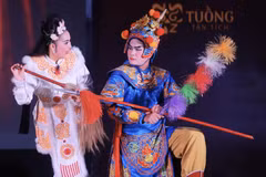 Các nghệ sỹ biểu diễn trong dự án "Tuồng tân tích". (Ảnh: Vietnam+)