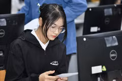 Thí sinh dự thi đánh giá tư duy. (Ảnh: Hust)