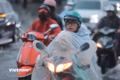 Hà Nội ngập nhiều tuyến phố vì bão Bualoi. (Ảnh: Hoài Nam/Vietnam+)