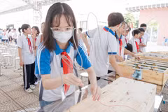 Học sinh trải nghiệm STEM. (Ảnh: PV/Vietnam+)