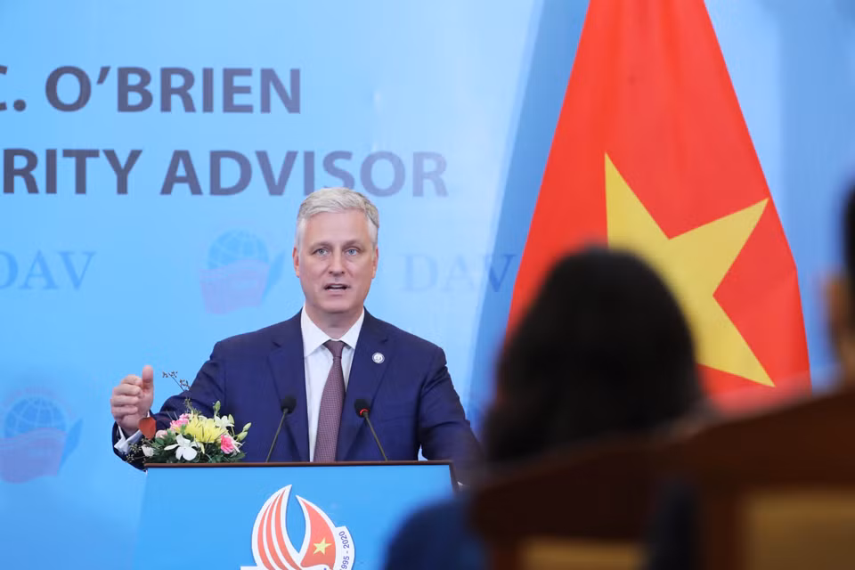 Cố vấn An ninh Quốc gia Mỹ Robert O’Brien nói chuyện với sinh viên Học viên Ngoại giao tại Hà Nội. (Ảnh: Lâm Khánh/TTXVN)