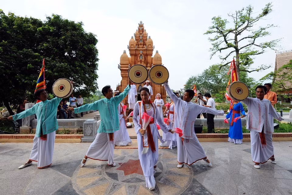 Trình diễn lễ hội văn hóa truyền thống của đồng bào dân tộc Khmer tỉnh Ninh Thuận. (Ảnh: Thanh Hà/TTXVN)