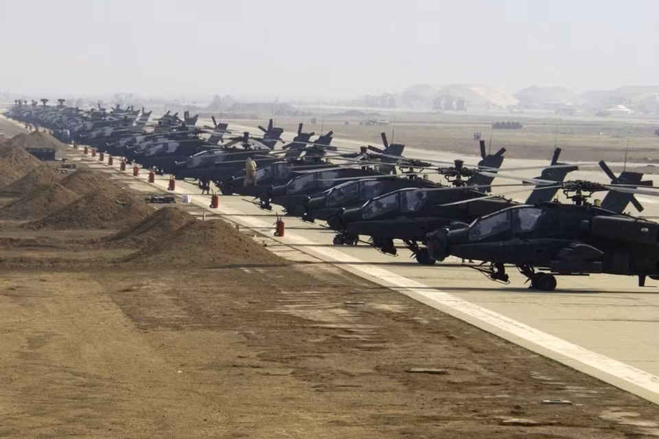 Trực thăng Apache của quân đội Mỹ tại căn cứ không quân Ein Al-Assad ở miền Tây Iraq. (Nguồn: USAF/TTXVN)