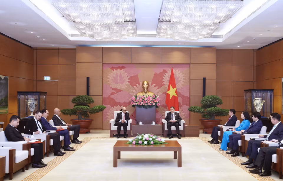 Chủ tịch Quốc hội Trần Thanh Mẫn tiếp ông Najib El Khadi, Tổng Thư ký Hạ viện Maroc kiêm Chủ tịch Hiệp hội Tổng Thư ký Nghị viện Thế giới. (Ảnh: Thống Nhất/TTXVN)