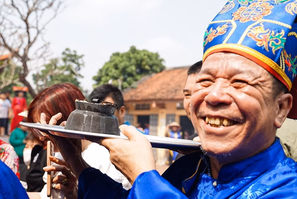 Nồi cơm của 1 đội trong 4 đội của "Hội thổi cơm thi Thị Cấm” đã được tìm thấy. (Ảnh: Khánh Hòa/TTXVN)