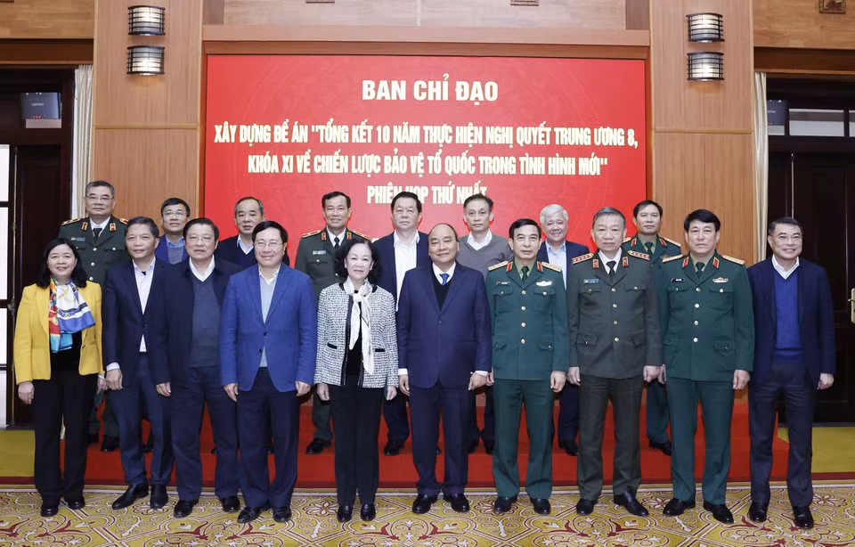 Chủ tịch nước Nguyễn Xuân Phúc và các thành viên Ban Chỉ đạo. (Ảnh: Thống Nhất/TTXVN)
