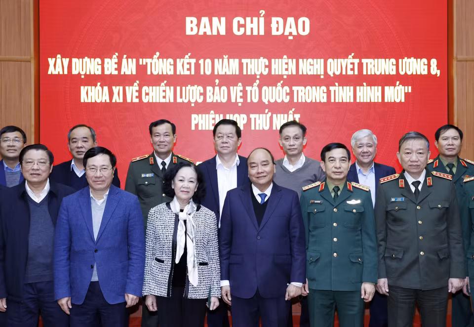 Chủ tịch nước Nguyễn Xuân Phúc và các thành viên Ban Chỉ đạo. (Ảnh: Thống Nhất/TTXVN)