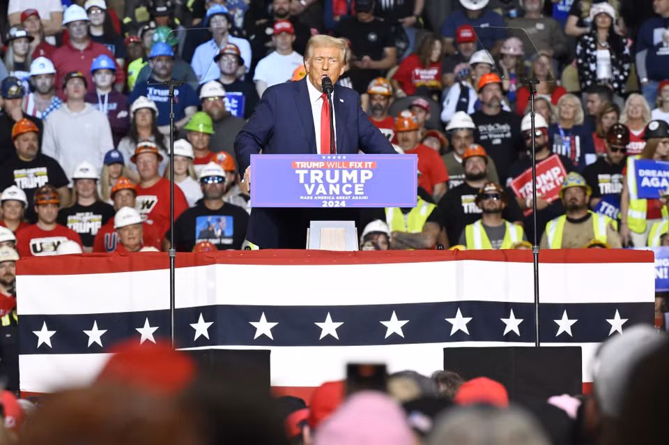 Ông Donald Trump phát biểu trong cuộc vận động tranh cử ở bang Pennsylvania ngày 4/11/2024. (Ảnh: Kyodo/TTXVN)