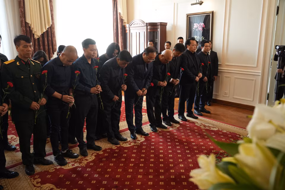 Hội người Việt Nam tại Liên bang Nga viếng Tổng Bí thư Nguyễn Phú Trọng. (Ảnh: Duy Trinh/TTXVN)