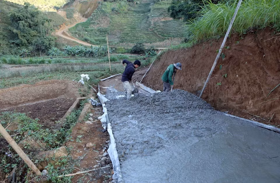 Hệ thống đường liên bản được cứng hóa, tạo điều kiện thuận lợi để người dân phát triển kinh tế. (Ảnh: Quý Trung/TTXVN)