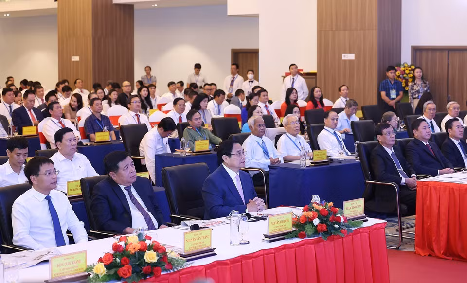 Thủ tướng Phạm Minh Chính và các đại biểu dự Hội nghị công bố quy hoạch tỉnh Ninh Thuận. (Ảnh: Dương Giang/TTXVN)