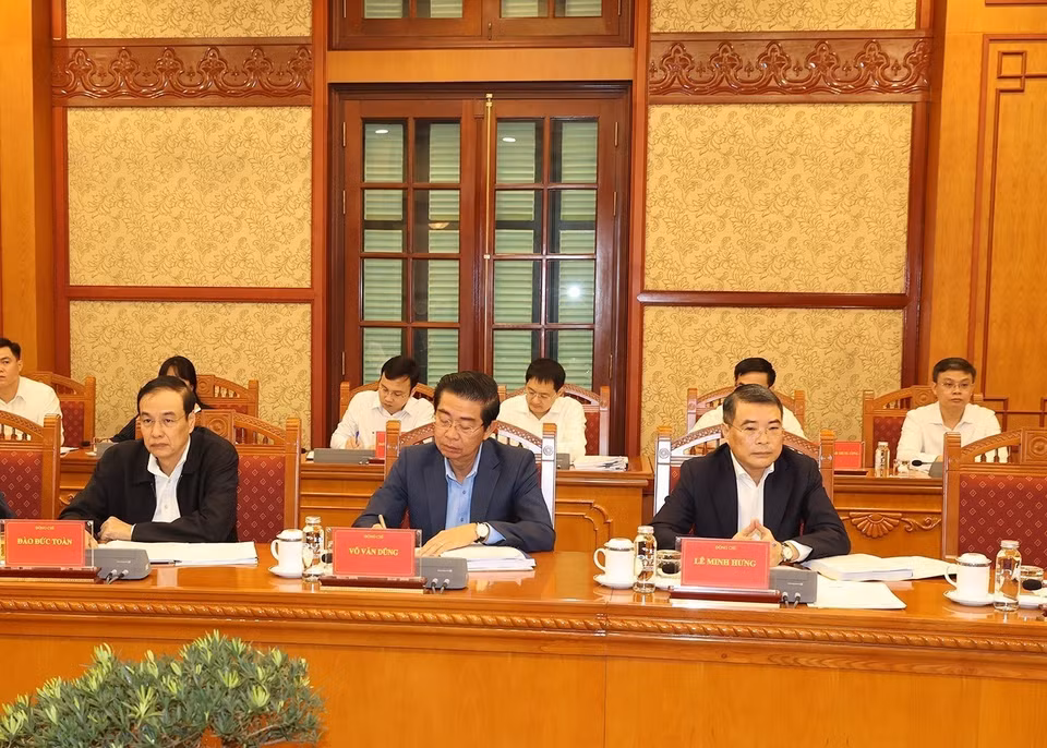 Các đồng chí dự cuộc họp. (Ảnh: Trí Dũng/TTXVN)