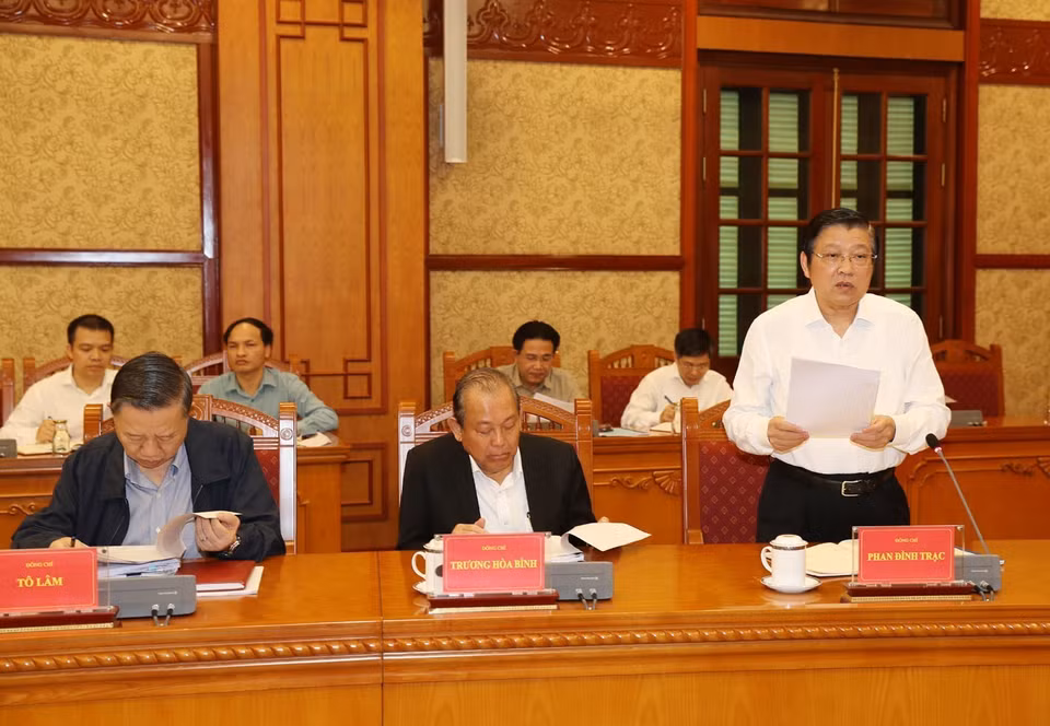 Ông Phan Đình Trạc, Bí thư Trung ương Đảng, Trưởng Ban Nội chính Trung ương, Phó Trưởng ban Thường trực Ban Chỉ đạo Trung ương về phòng, chống tham nhũng phát biểu tại cuộc họp. (Ảnh: Trí Dũng/TTXVN)