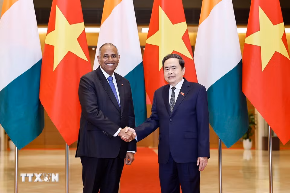 Chủ tịch Quốc hội Trần Thanh Mẫn đón Chủ tịch Quốc hội Cộng hòa Côte d’Ivoire (Bờ Biển Ngà) Patrick Achi thăm chính thức Việt Nam. (Ảnh: Doãn Tấn/TTXVN)
