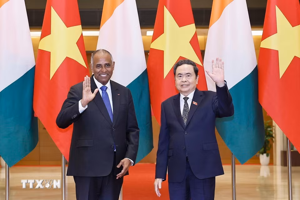 Chủ tịch Quốc hội Trần Thanh Mẫn đón Chủ tịch Quốc hội Cộng hòa Côte d’Ivoire (Bờ Biển Ngà) Patrick Achi thăm chính thức Việt Nam. (Ảnh: Doãn Tấn/TTXVN)