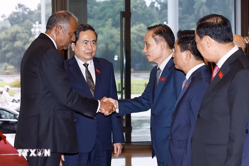 Chủ tịch Quốc hội Trần Thanh Mẫn và thành viên đoàn Việt Nam đón Chủ tịch Quốc hội Cộng hòa Côte d’Ivoire (Bờ Biển Ngà) Patrick Achi thăm chính thức Việt Nam. (Ảnh: Doãn Tấn/TTXVN)