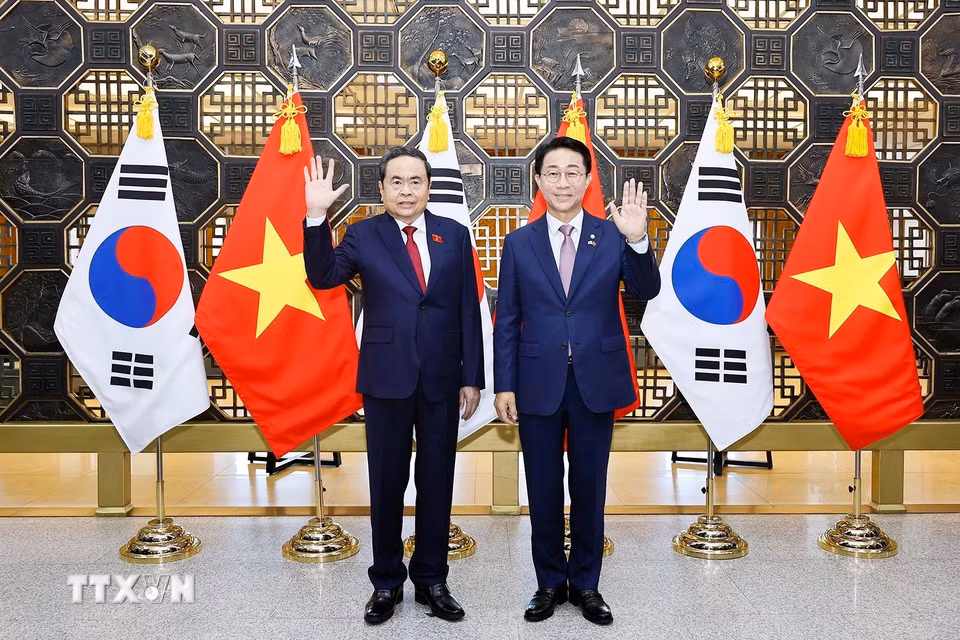 Chủ tịch Quốc hội Trần Thanh Mẫn và Chủ tịch Quốc hội Hàn Quốc Cho Jeong Sik chụp ảnh chung. (Ảnh: Doãn Tấn/TTXVN)