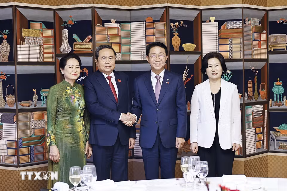 Chủ tịch Quốc hội Trần Thanh Mẫn và Phu nhân dự tiệc chiêu đãi do Chủ tịch Quốc hội Hàn Quốc Cho Jeong Sik và Phu nhân chủ trì. (Ảnh: Doãn Tấn/TTXVN)