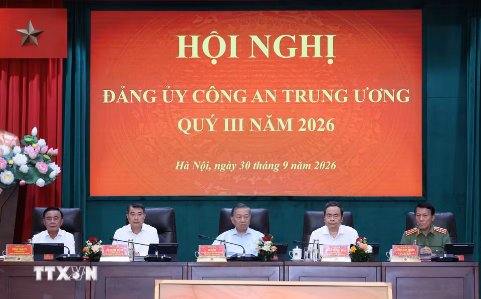 Tổng Bí thư, Chủ tịch nước Tô Lâm và các đồng chí Ủy viên Bộ Chính trị, Ủy viên Thường vụ Đảng ủy Công an Trung ương chủ trì Hội nghị. (Ảnh: Thống Nhất/TTXVN)
