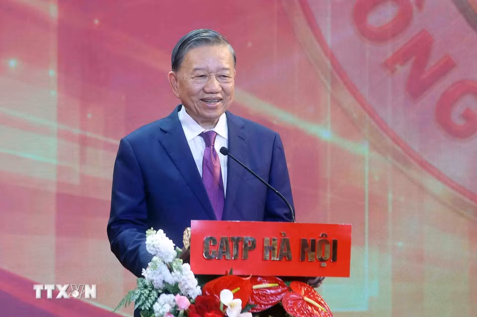 Tổng Bí thư, Chủ tịch nước Tô Lâm phát biểu chúc mừng Câu lạc bộ bóng đá Công an Hà Nội. (Ảnh: Phạm Kiên/TTXVN)