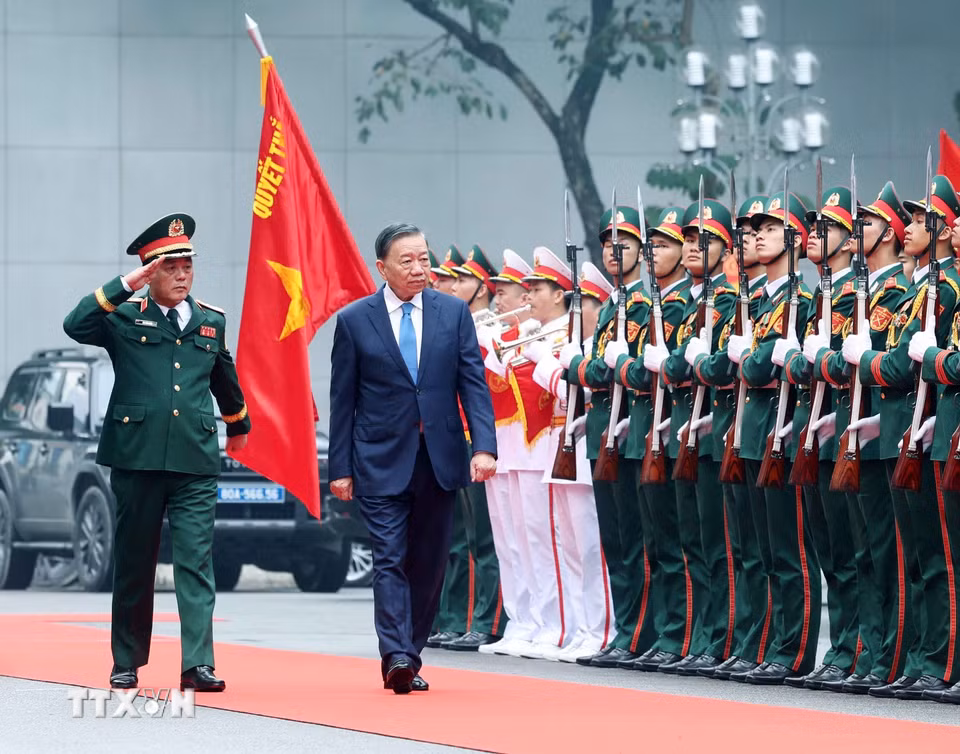 Tổng Bí thư, Chủ tịch nước Tô Lâm đến dự Lễ kỷ niệm 80 năm Ngày truyền thống Lực lượng vũ trang Thủ đô. (Ảnh: Thống Nhất/TTXVN)