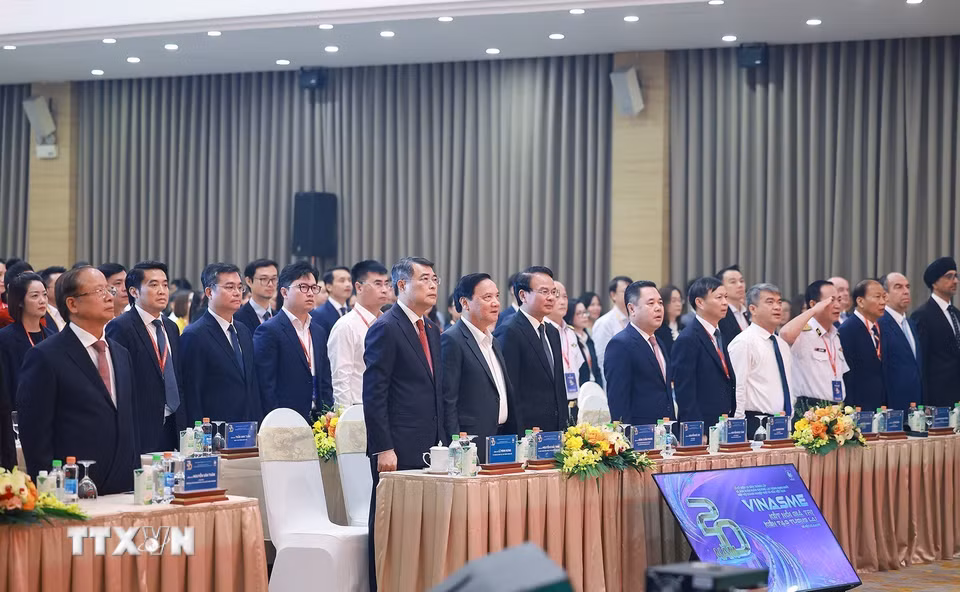 Thủ tướng Lê Minh Hưng dự Lễ kỷ niệm 20 năm thành lập Hiệp hội Doanh nghiệp nhỏ và vừa Việt Nam. (Ảnh: Dương Giang/TTXVN)