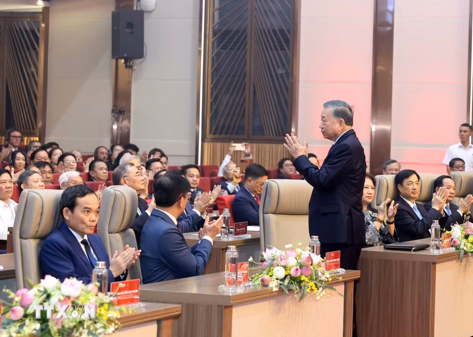 Tổng Bí thư, Chủ tịch nước Tô Lâm và các đại biểu tham dự lễ kỷ niệm. (Ảnh: Thống Nhất/TTXVN)