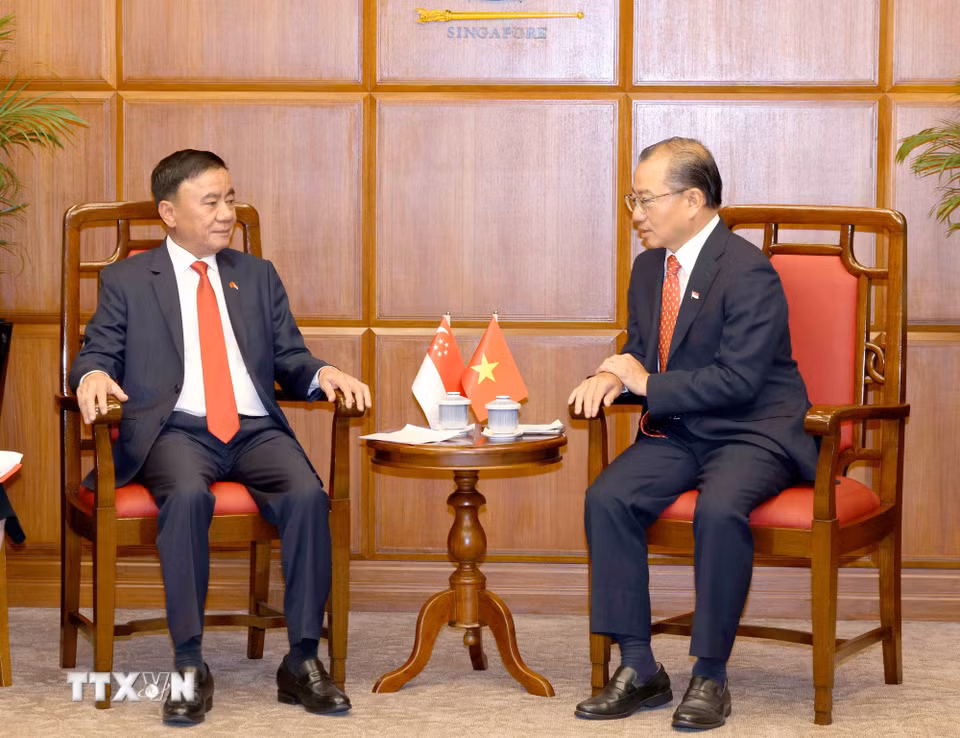Thường trực Ban Bí thư Trần Cẩm Tú hội kiến Chủ tịch Quốc hội Singapore Seah Kian Peng. (Ảnh: Phương Hoa/TTXVN)