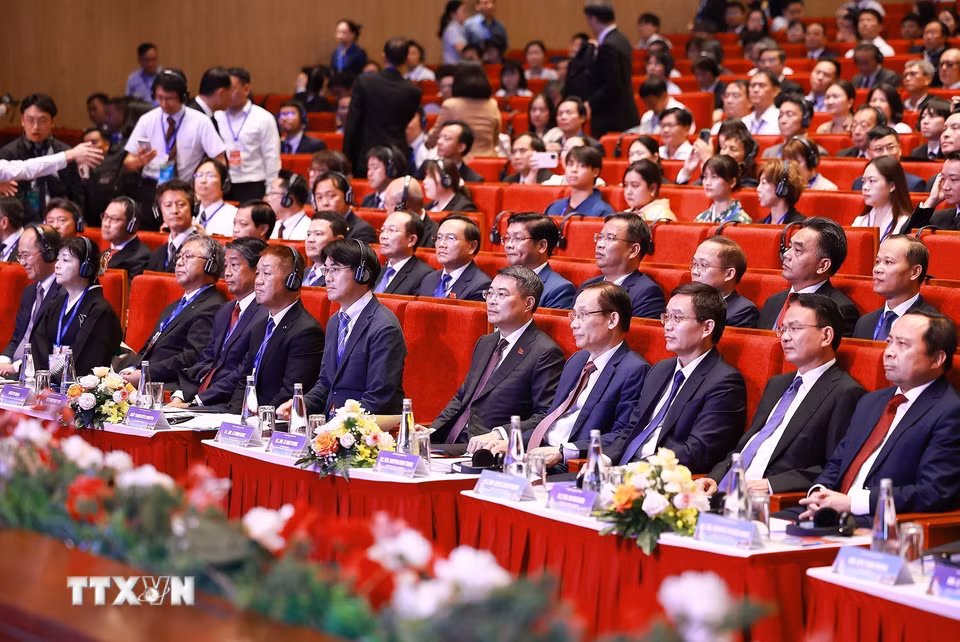 Thủ tướng Lê Minh Hưng và các đại biểu dự Diễn đàn Hợp tác địa phương Việt Nam-Nhật Bản năm 2026 tại thành phố Huế. (Ảnh: Dương Giang/TTXVN)