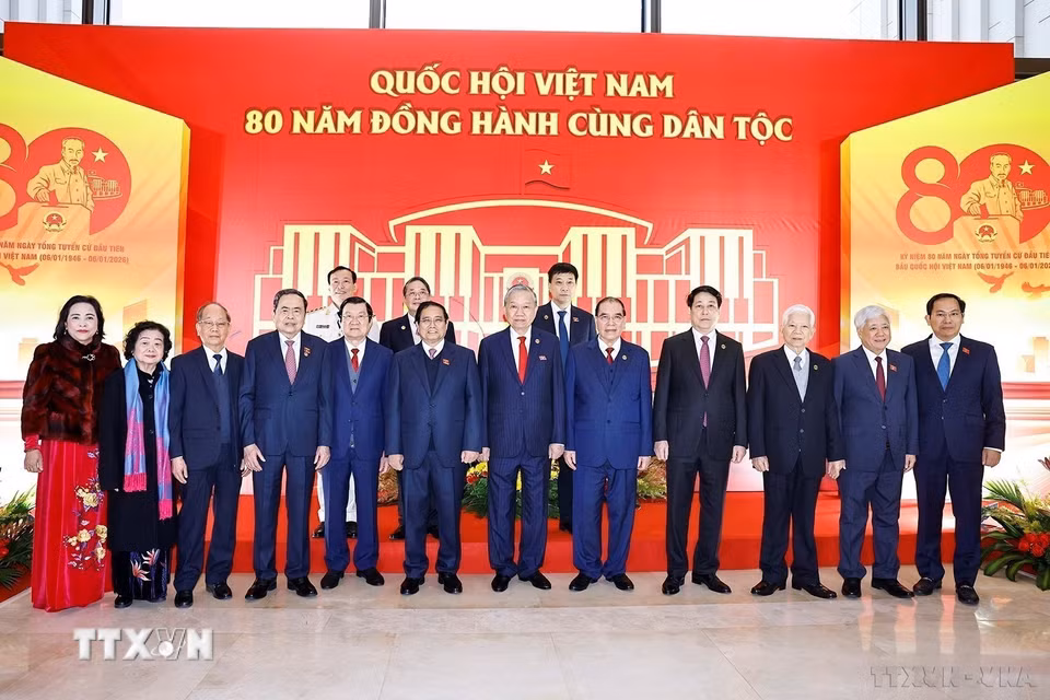 Sáng 6/1/2026, tại Hà Nội, Ban Chấp hành Trung ương Đảng, Quốc hội, Chủ tịch nước, Chính phủ nước Cộng hòa xã hội chủ nghĩa Việt Nam, Ủy ban Trung ương Mặt trận Tổ quốc Việt Nam tổ chức Lễ kỷ niệm 80 năm Ngày Tổng tuyển cử đầu tiên bầu Quốc hội Việt Nam (6/1/1946-6/1/2026). Trong ảnh: Tổng Bí thư Tô Lâm cùng các đồng chí lãnh đạo, nguyên lãnh đạo Đảng, Nhà nước dự Lễ kỷ niệm. (Ảnh: Doãn Tấn/TTXVN)