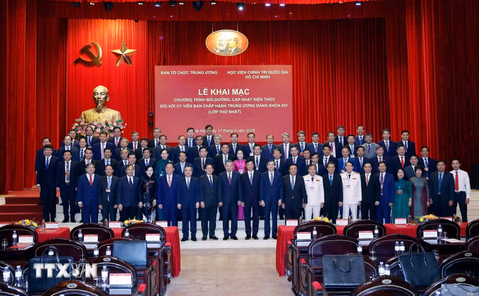 Tổng Bí thư, Chủ tịch nước Tô Lâm, các đại biểu và học viên là các đồng chí Ủy viên Trung ương. (Ảnh: Thống Nhất/TTXVN)
