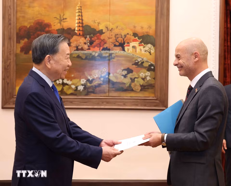 Tổng Bí thư, Chủ tịch nước Tô Lâm tiếp Đại sứ Cộng hòa Pháp Didier Le Bret. (Ảnh: Thống Nhất/TTXVN)