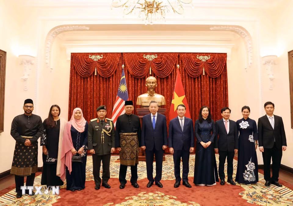 Tổng Bí thư, Chủ tịch nước Tô Lâm tiếp Đại sứ Malaysia Jamal Sharifuddin Bin Johan. (Ảnh: Thống Nhất/TTXVN)