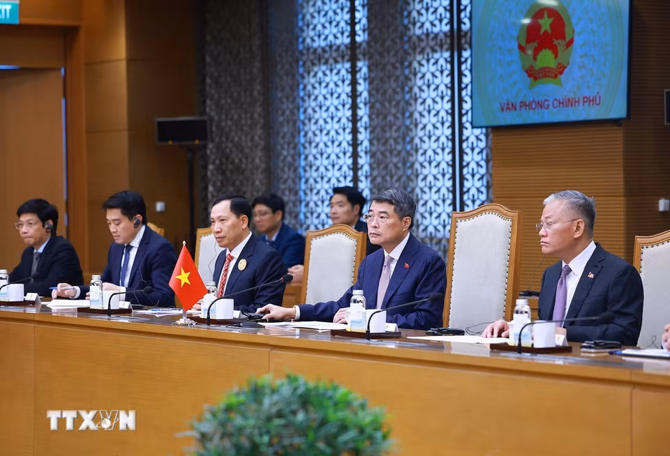 Thủ tướng Lê Minh Hưng tiếp Trưởng đoàn các nước tham dự Hội nghị các nước ASEAN về hợp tác đấu tranh với tội phạm truy nã. (Ảnh: Dương Giang/TTXVN)