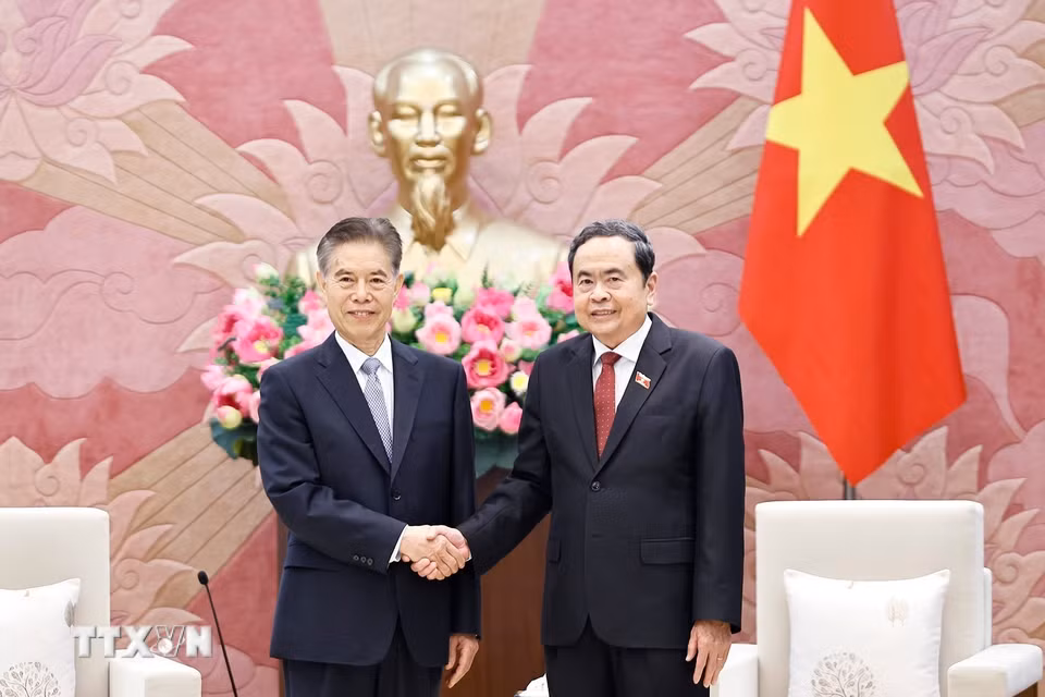 Chủ tịch Quốc hội Trần Thanh Mẫn tiếp Chủ nhiệm Ủy ban Tài chính-Kinh tế của Nhân đại toàn quốc Trung Quốc Chung Sơn. (Ảnh: Doãn Tấn/TTXVN)