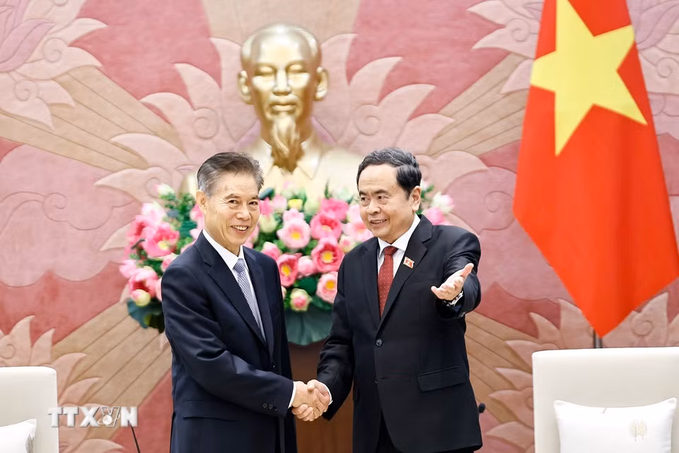 Chủ tịch Quốc hội Trần Thanh Mẫn tiếp Chủ nhiệm Ủy ban Tài chính-Kinh tế của Nhân đại toàn quốc Trung Quốc Chung Sơn. (Ảnh: Doãn Tấn/TTXVN)