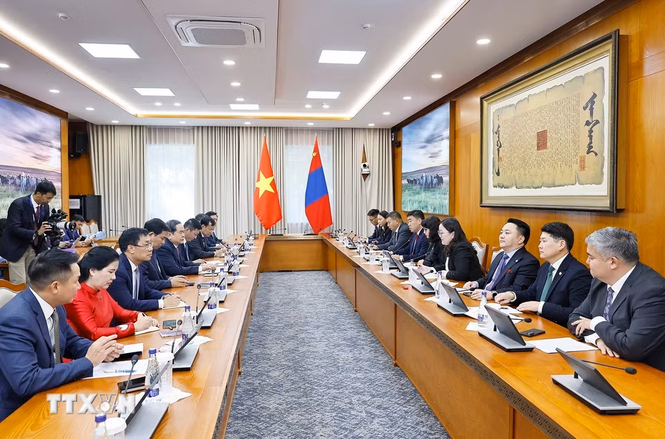Chủ tịch Quốc hội Trần Thanh Mẫn tiếp Nhóm Nghị sỹ Hữu nghị Mông Cổ-Việt Nam. (Ảnh: Doãn Tấn/TTXVN)