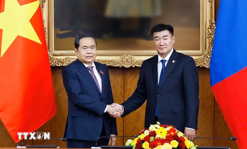 Chủ tịch Quốc hội Trần Thanh Mẫn hội đàm với Chủ tịch Quốc hội Mông Cổ Sandag Byambatsogt. (Ảnh: Doãn Tấn/TTXVN)