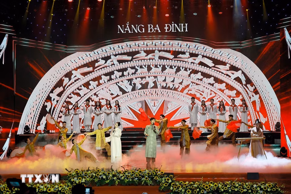 Chương trình nghệ thuật chính luận "Nắng Ba Đình." (Ảnh: Doãn Tấn/TTXVN)