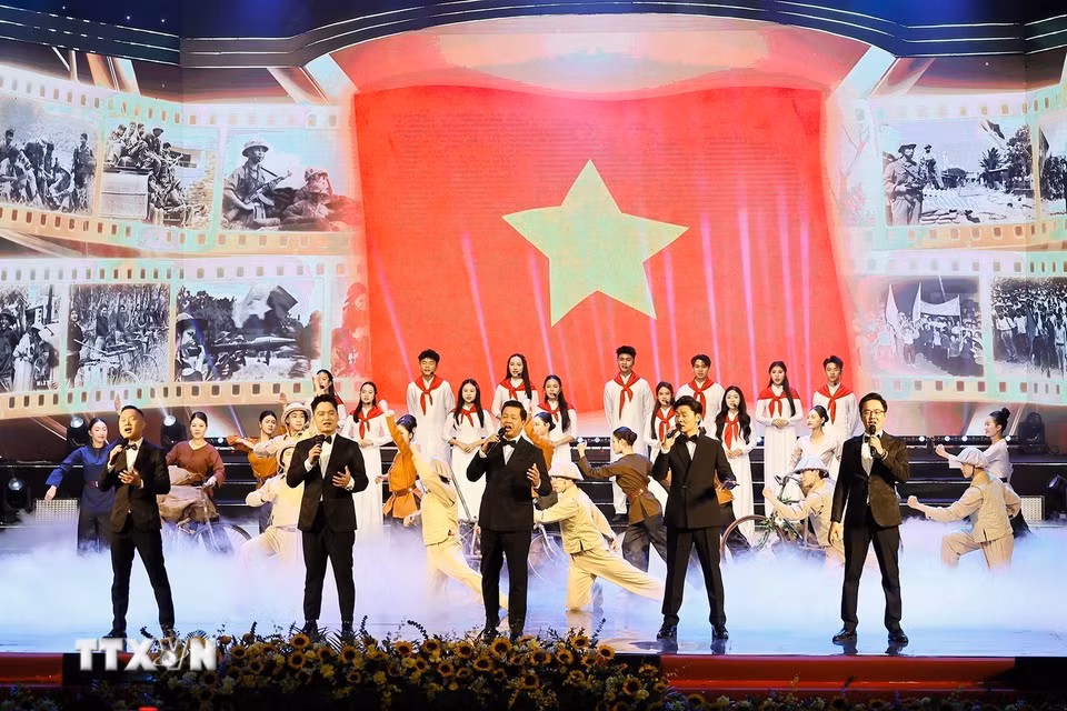 Chương trình nghệ thuật chính luận "Nắng Ba Đình." (Ảnh: Doãn Tấn/TTXVN)