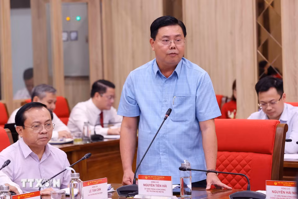 Đồng chí Nguyễn Tiến Hải, Ủy viên Trung ương Đảng, Bộ trưởng Bộ Nội vụ phát biểu. (Ảnh: Văn Điệp/TTXVN)