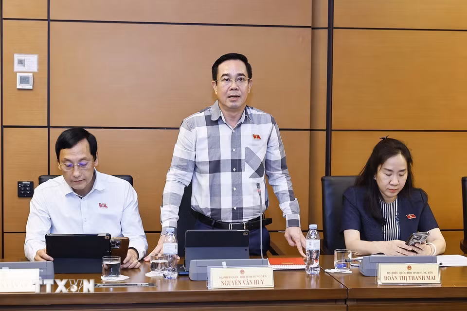 Đại biểu Quốc hội tỉnh Hưng Yên Nguyễn Văn Huy phát biểu. (Ảnh: Doãn Tấn/TTXVN)